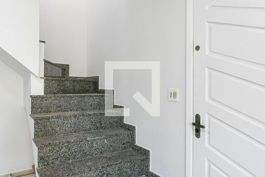 Escadas de casa à venda com 3 quartos, 108m² em Vila Carrao, São Paulo