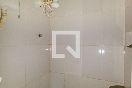 Banheiro de kitnet/studio para alugar com 1 quarto, 25m² em Centro, Niterói