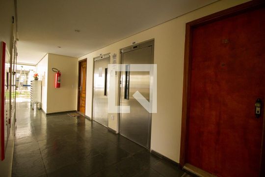 Hall de Entrada de apartamento para alugar com 2 quartos, 51m² em Vila Dionisia, São Paulo