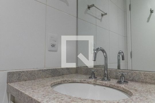 Banheiro de apartamento à venda com 1 quarto, 39m² em Pinheiros, São Paulo