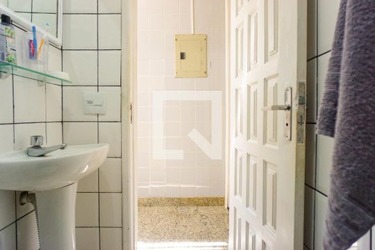 Banheiro Social de casa de condomínio para alugar com 4 quartos, 300m² em Barra da Tijuca, Rio de Janeiro