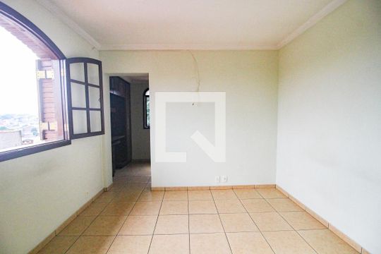 Quarto 1 de casa para alugar com 2 quartos, 148m² em Vila Zat, São Paulo