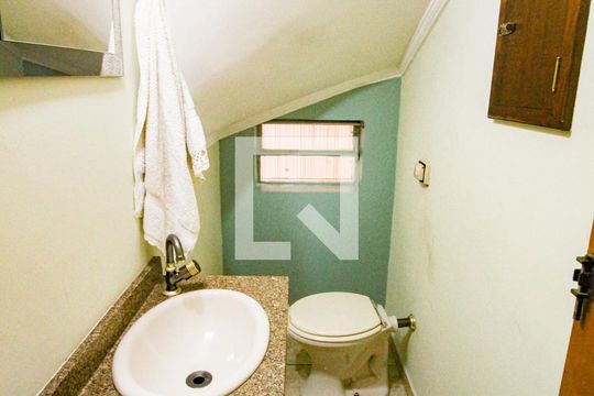 Lavabo de casa para alugar com 2 quartos, 148m² em Vila Zat, São Paulo