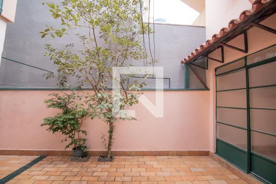 Quintal de casa à venda com 4 quartos, 160m² em Jabaquara, São Paulo