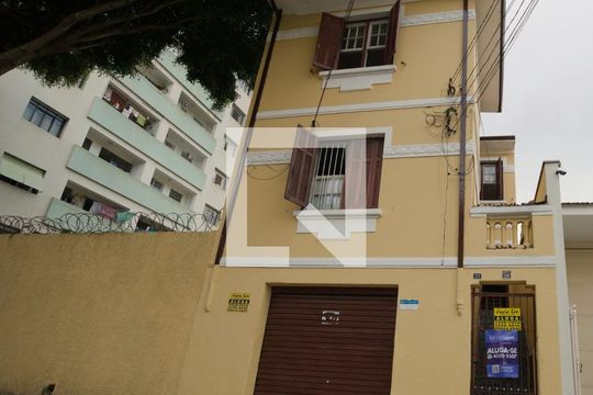 Fachada de casa para alugar com 2 quartos, 75m² em Cambuci, São Paulo