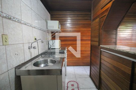cozinha de casa para alugar com 1 quarto, 50m² em Jardim Rossin, São Paulo