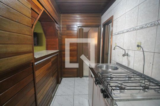 cozinha de casa para alugar com 1 quarto, 50m² em Jardim Rossin, São Paulo