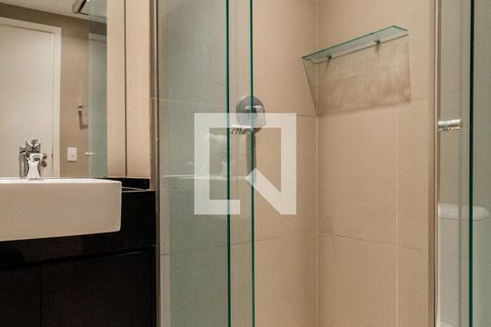 Banheiro de kitnet/studio à venda com 1 quarto, 37m² em Pinheiros, São Paulo