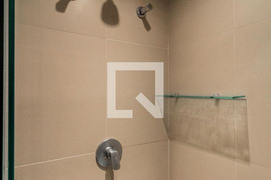Banheiro de kitnet/studio à venda com 1 quarto, 37m² em Pinheiros, São Paulo