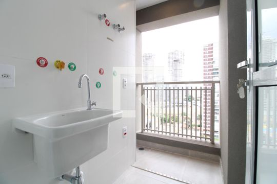 Área de serviço de apartamento para alugar com 2 quartos, 70m² em Jardim das Acácias, São Paulo