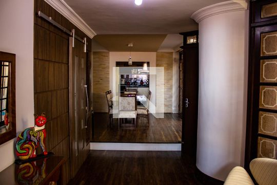 Entrada de casa à venda com 3 quartos, 221m² em Cidade Vargas, São Paulo