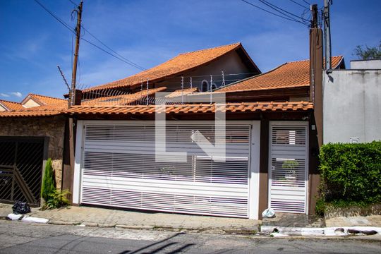 Fachada de casa à venda com 3 quartos, 221m² em Cidade Vargas, São Paulo