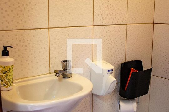 Banheiro de Serviço de casa à venda com 3 quartos, 221m² em Cidade Vargas, São Paulo