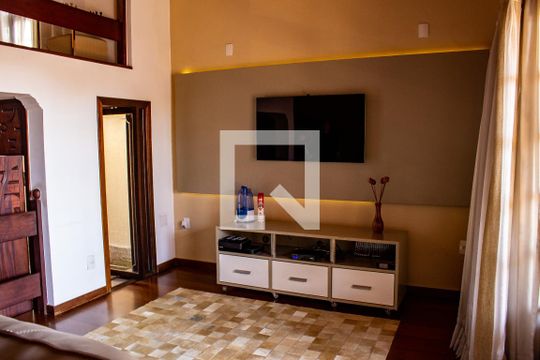Casa à venda com 3 quartos, 221m² em Cidade Vargas, São Paulo