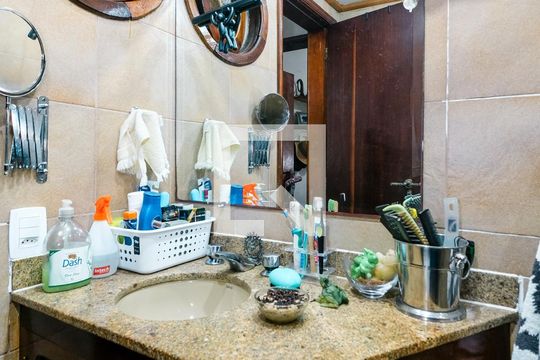 Banheiro de apartamento à venda com 2 quartos, 57m² em Tijuca, Rio de Janeiro