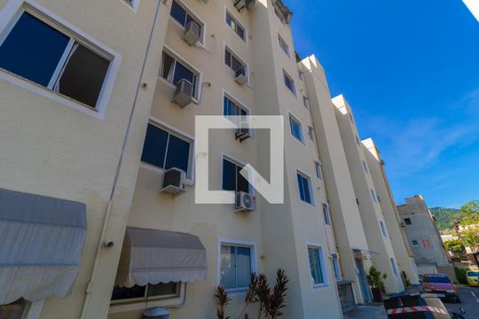 Fachada de apartamento à venda com 2 quartos, 48m² em Encantado, Rio de Janeiro