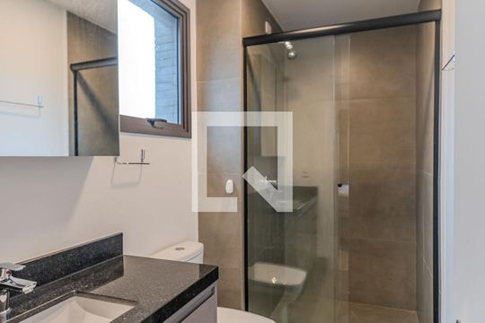 Banheiro de kitnet/studio para alugar com 1 quarto, 38m² em Teresópolis, Porto Alegre