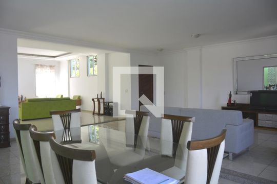 Sala 1 de casa para alugar com 5 quartos, 350m² em Jardim Guanabara, Rio de Janeiro