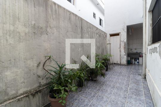 Quintal de casa à venda com 4 quartos, 200m² em Cambuci, São Paulo