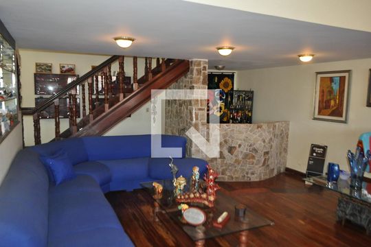 Casa à venda com 5 quartos, 500m² em Anil, Rio de Janeiro