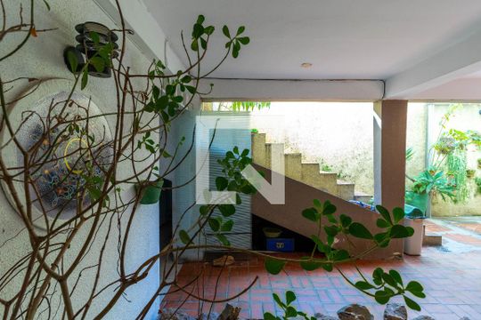 Vista da Suíte 1 de casa para alugar com 3 quartos, 350m² em Vila Boacava, São Paulo