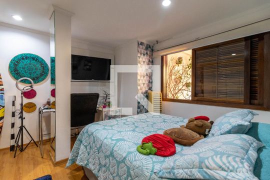 Suíte 1 de casa para alugar com 3 quartos, 350m² em Vila Boacava, São Paulo