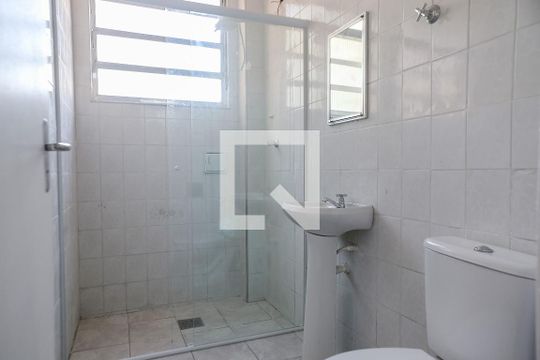Banheiro de apartamento para alugar com 1 quarto, 48m² em Itararé, São Vicente