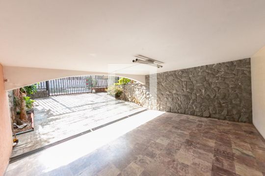 Garagem de casa à venda com 6 quartos, 310m² em Barroca, Belo Horizonte