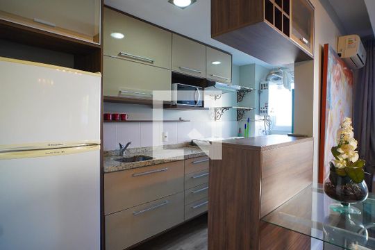 Cozinha de apartamento à venda com 1 quarto, 40m² em Jardim Carvalho, Porto Alegre