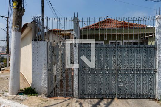 Fachada de casa de condomínio para alugar com 2 quartos, 55m² em Jardim Rossin, São Paulo