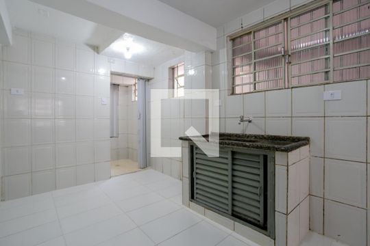 Cozinha de casa de condomínio para alugar com 2 quartos, 55m² em Jardim Rossin, São Paulo