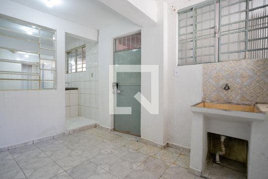 Área de serviço de casa de condomínio para alugar com 2 quartos, 55m² em Jardim Rossin, São Paulo