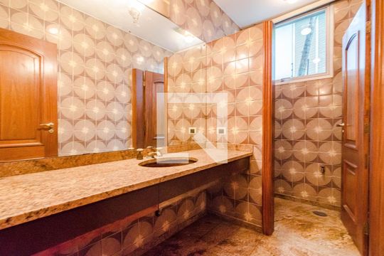 Lavabo de casa à venda com 4 quartos, 700m² em Jardim das Bandeiras, São Paulo
