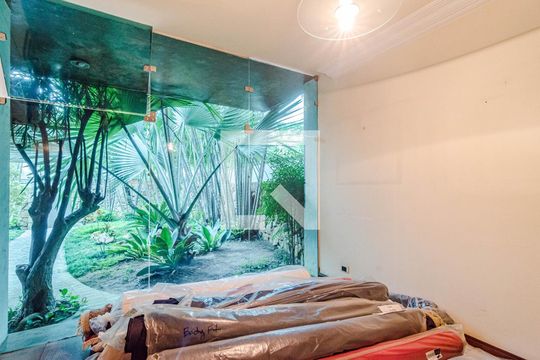 Escritório de casa à venda com 4 quartos, 700m² em Jardim das Bandeiras, São Paulo