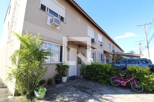 Fachada de casa de condomínio à venda com 2 quartos, 74m² em Rio Branco, Canoas