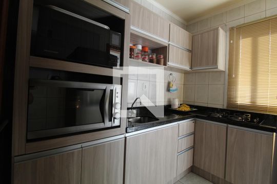 Cozinha de casa de condomínio à venda com 2 quartos, 74m² em Rio Branco, Canoas