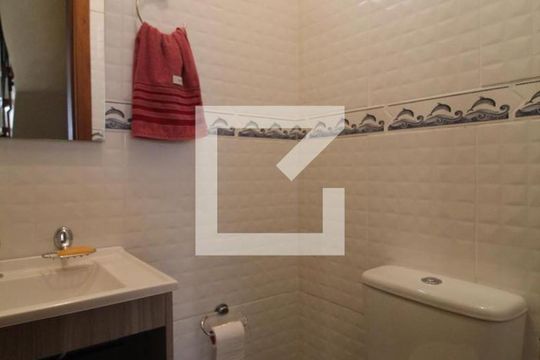 Banheiro de casa de condomínio à venda com 2 quartos, 74m² em Rio Branco, Canoas