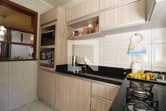 Cozinha de casa de condomínio à venda com 2 quartos, 74m² em Rio Branco, Canoas