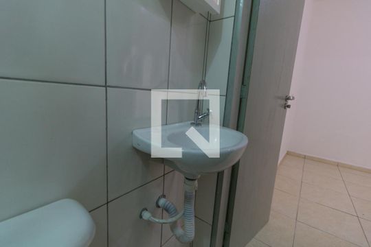 Banheiro de casa para alugar com 1 quarto, 36m² em Vila Lageado, São Paulo