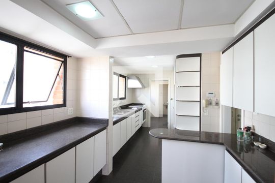Cozinha de apartamento à venda com 3 quartos, 478m² em Vila Mariana, São Paulo