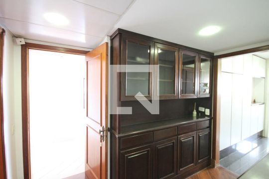 Corredor de apartamento à venda com 3 quartos, 478m² em Vila Mariana, São Paulo
