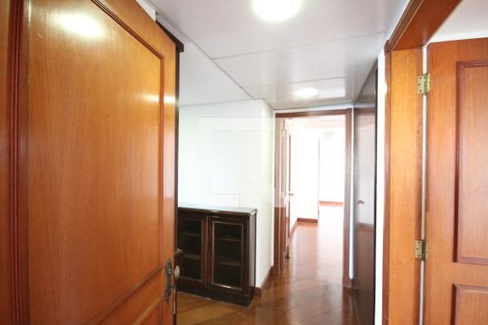 Corredor de apartamento à venda com 3 quartos, 478m² em Vila Mariana, São Paulo