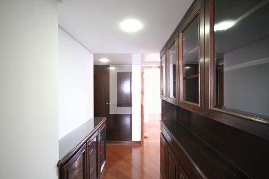 Corredor de apartamento à venda com 3 quartos, 478m² em Vila Mariana, São Paulo