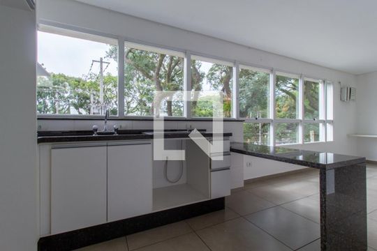 Cozinha de apartamento à venda com 1 quarto, 35m² em Prado Velho, Curitiba