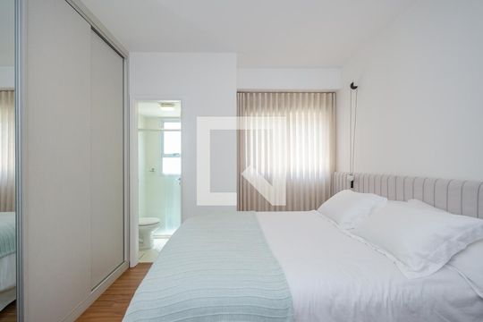 Suíte de apartamento para alugar com 2 quartos, 70m² em Vila da Serra, Nova Lima