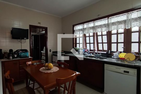 Cozinha de casa de condomínio para alugar com 4 quartos, 400m² em Alphaville, Santana de Parnaíba