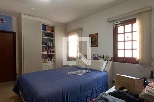 Suíte master de casa de condomínio para alugar com 4 quartos, 400m² em Alphaville, Santana de Parnaíba