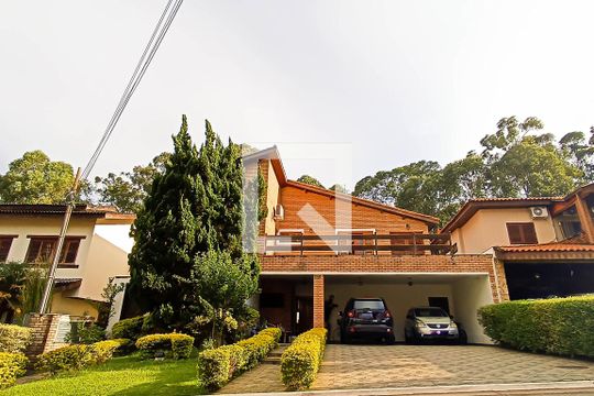 Fachada de casa de condomínio para alugar com 4 quartos, 400m² em Alphaville, Santana de Parnaíba