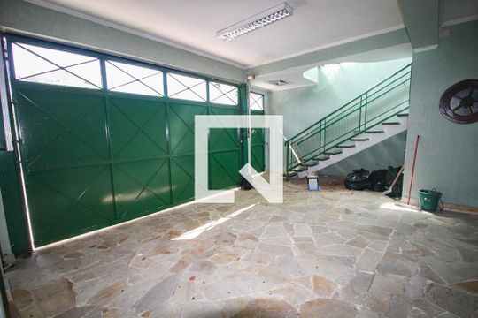 Garagem de casa para alugar com 3 quartos, 260m² em Vila Baruel, São Paulo