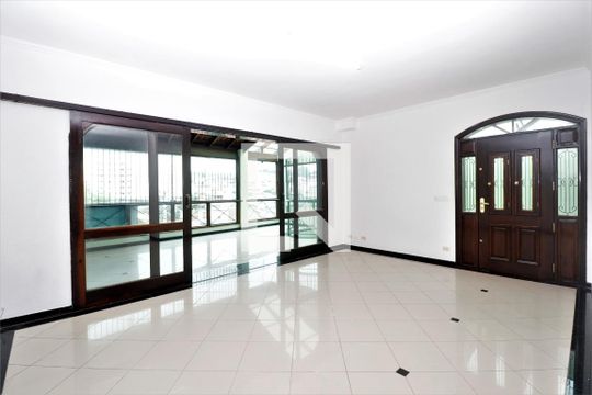 Casa para alugar com 3 quartos, 260m² em Vila Baruel, São Paulo